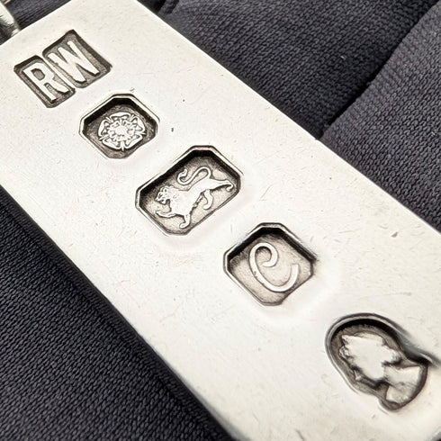 1977年 英国 純銀製 ジュビリーインゴットペンダント31g ネックレス付 Ralph Weston