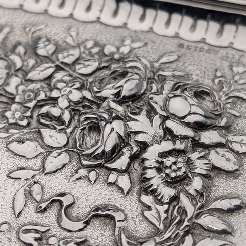 中期ビクトリアン 英国アンティーク シルバープレート製 レリーフ彫刻 角形ドレッシングテーブルトレイ