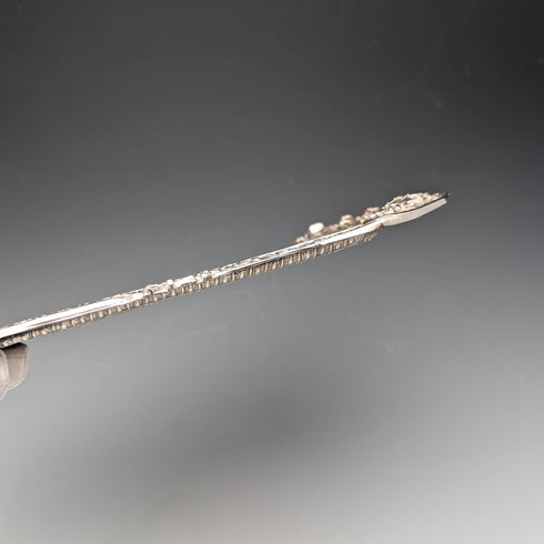 中期ビクトリアン 英国アンティーク シルバープレート製 レリーフ彫刻 角形ドレッシングテーブルトレイ