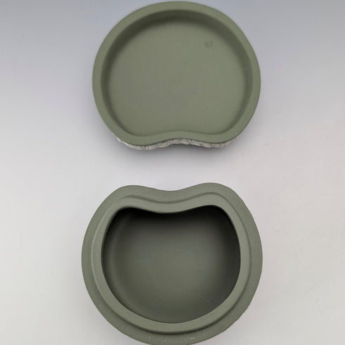 英國復古 Wedgwood Jasperware 豆形飾品盒,綠色
