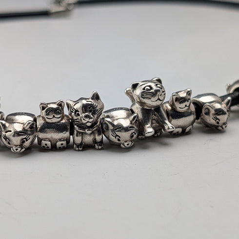 復古純銀動物珠子總重 56 克,搭配皮革項鍊