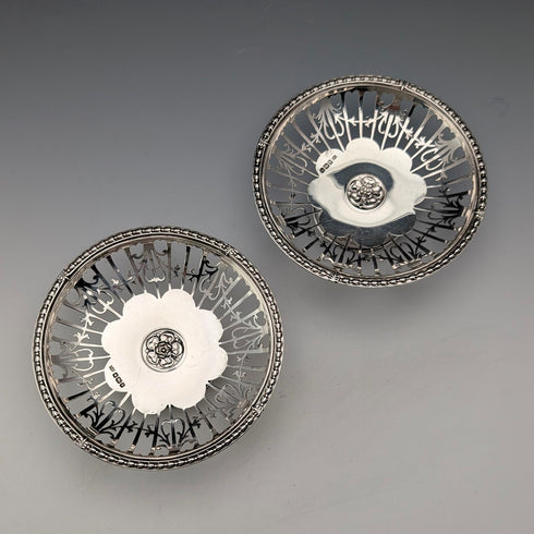 1910年 英国アンティーク 純銀製 小型脚付きディッシュ ペア 計104g Mappin&Webb