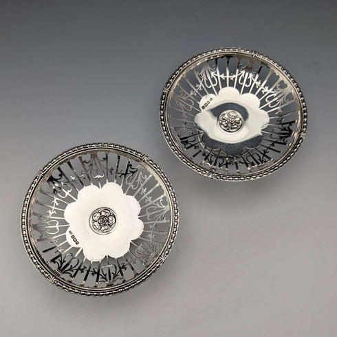 1910 British antique sterling silver small pedestal dish pair, total weight 104g Mappin & Webb