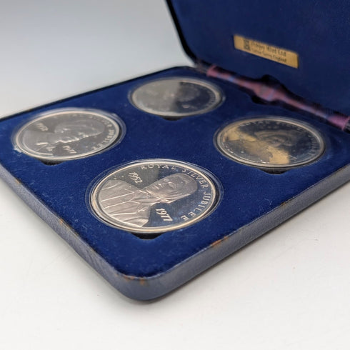 1977 年英國純銀禧年皇冠硬幣,一套 4 枚,總重量 113 克,盒裝,Pobjoy Mint