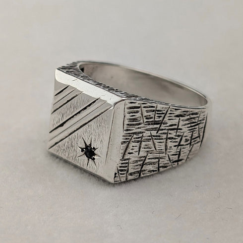 Vintage sterling silver signet ring (size 19)