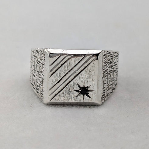 Vintage sterling silver signet ring (size 19)