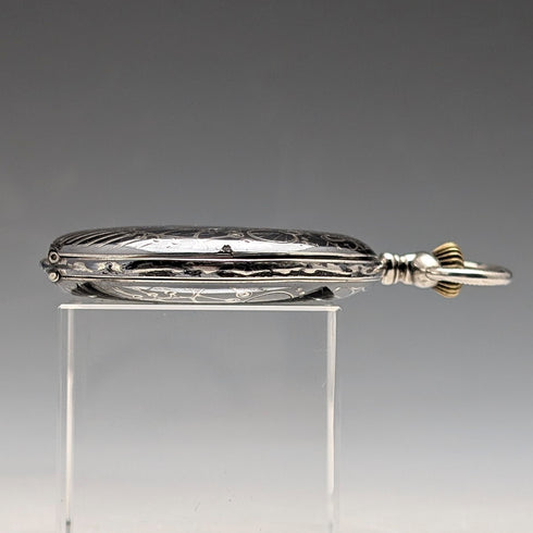 古董瑞士製造無簽名懷錶,銀色側面有黑金裝飾,纖薄獵錶殼,運作良好