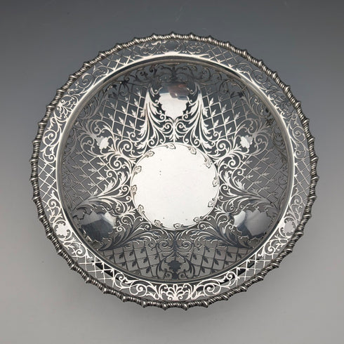 1911年 英国アンティーク ピアス装飾 純銀製 脚付きフルーツボウル 436g Goldsmiths&Silversmiths