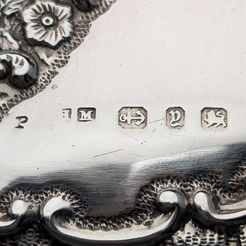 1898年 英国アンティーク 浮き彫り装飾 純銀製 両開き型カードケース 101g Henry Matthews