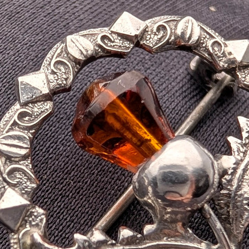 英国ヴィンテージ 純銀製 アンバーストーン 丸型ブローチ Ward Brothers