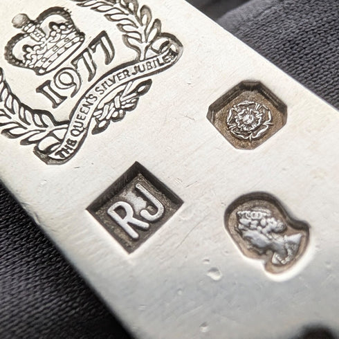 1977年 英国 純銀製 ジュビリーインゴットペンダント計20.1g 純銀ネックレス付 RJ