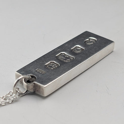 1977年 英国 純銀製 ジュビリーインゴットペンダント計34.6g 純銀ネックレス付 S.H.S