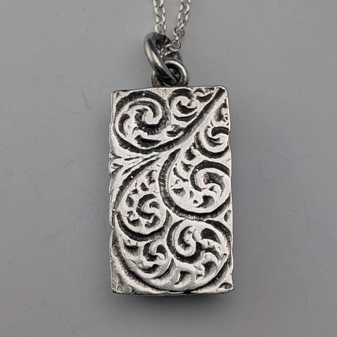 1977 British pure silver jubilee ingot pendant, 32g, with pure silver necklace, AJCo