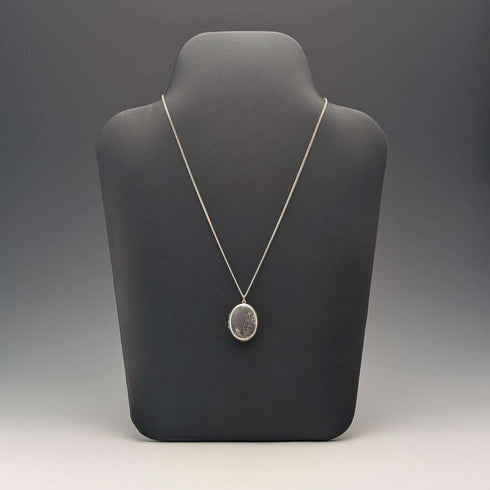 Vintage sterling silver oval locket pendant with sterling silver necklace, 7.6g total