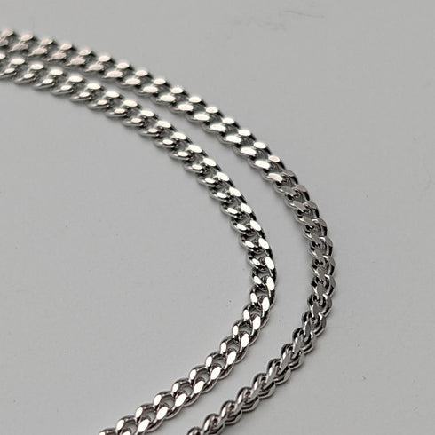 復古純銀橢圓形小盒吊墜,搭配純銀項鍊,總重 7.6 克