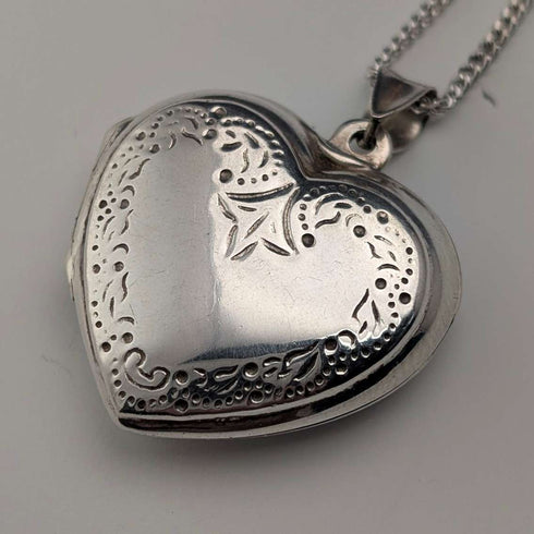 Vintage sterling silver heart locket pendant with sterling silver necklace, 7.3g total