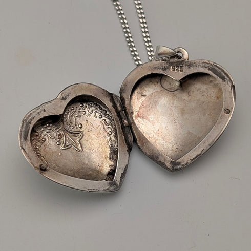 ヴィンテージ 純銀製 ハート型ロケットペンダント 純銀ネックレス付き 計7.3g