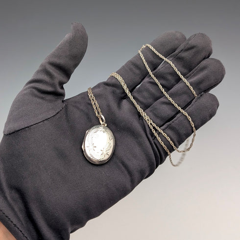 ヴィンテージ 純銀製 オーバル型ロケットペンダント 純銀ネックレス付き 計10.4g