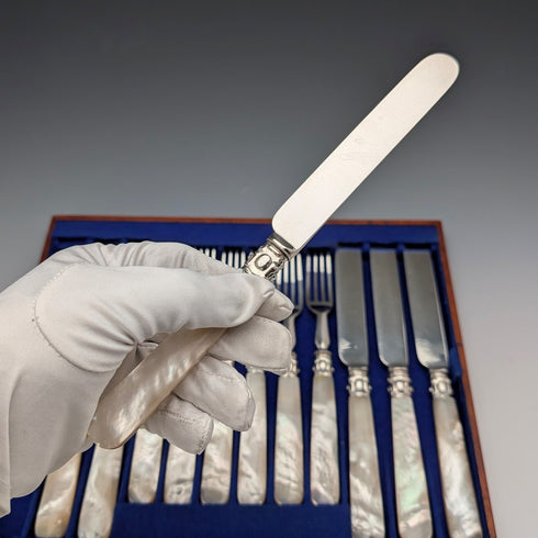 1860年頃 英国アンティーク 白蝶貝ハンドル デザートカトラリー6ペア トレー入