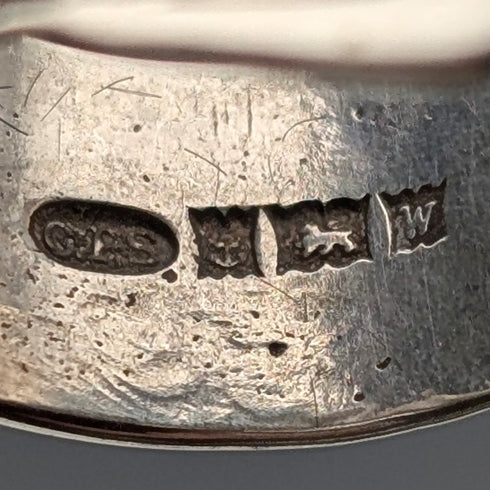 1971 British vintage Victorian design sterling silver ring (size 9)