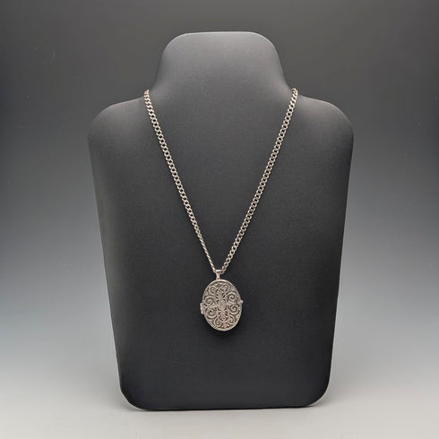 英国ヴィンテージ 純銀製 オーバル型ロケットペンダント 純銀ネックレス付き 計38g CHC