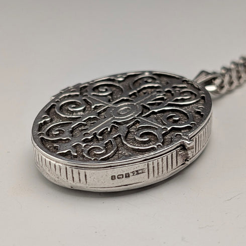 英国ヴィンテージ 純銀製 オーバル型ロケットペンダント 純銀ネックレス付き 計38g CHC