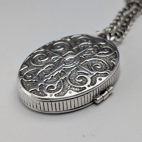 英国ヴィンテージ 純銀製 オーバル型ロケットペンダント 純銀ネックレス付き 計38g CHC