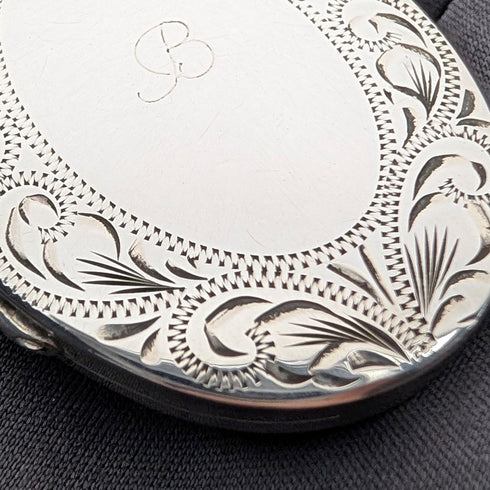 英国ヴィンテージ 純銀製 オーバル型ロケットペンダント 純銀ネックレス付き 計20g JAM