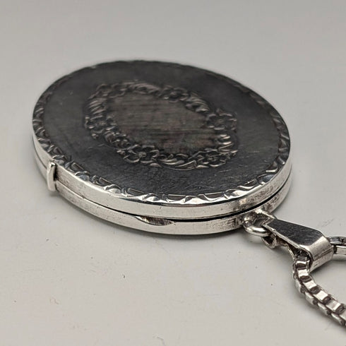 英国ヴィンテージ 純銀製 オーバル型ロケットペンダント 純銀ネックレス付き 計19g DJ