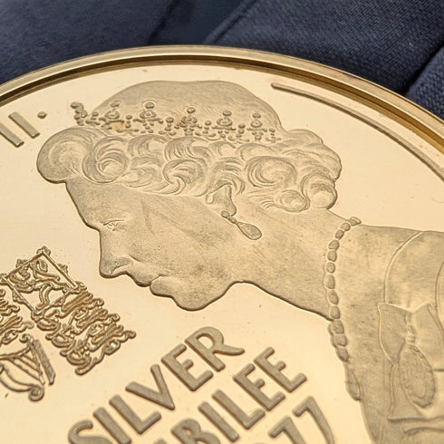 1977 年伊莉莎白二世女王銀禧紀念章,純銀鍍金,伯明罕鑄幣廠,附錶殼