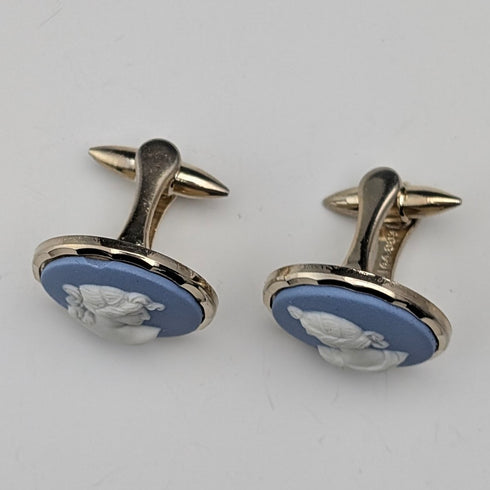 復古英國韋奇伍德女神浮雕,底座和錶殼鍍金。