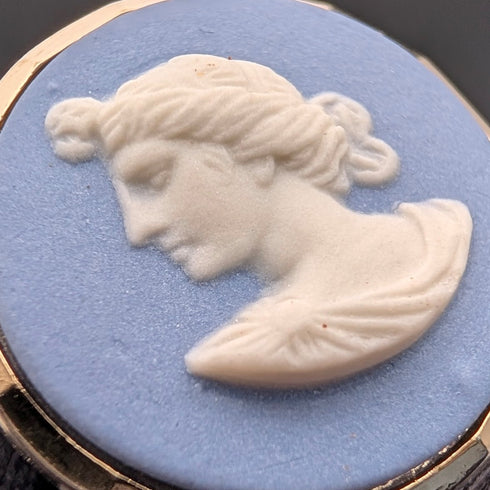 復古英國韋奇伍德女神浮雕,底座和錶殼鍍金。