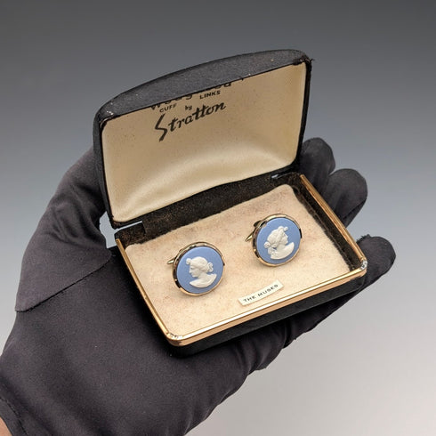 復古英國韋奇伍德女神浮雕,底座和錶殼鍍金。