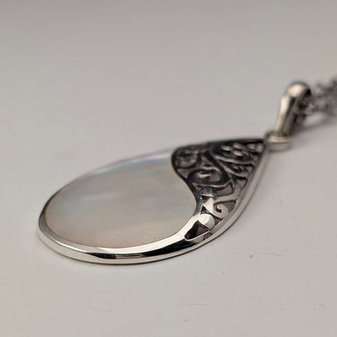 Vintage sterling silver mother-of-pearl drop pendant with necklace
