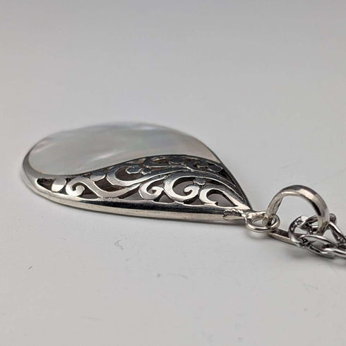 Vintage sterling silver mother-of-pearl drop pendant with necklace