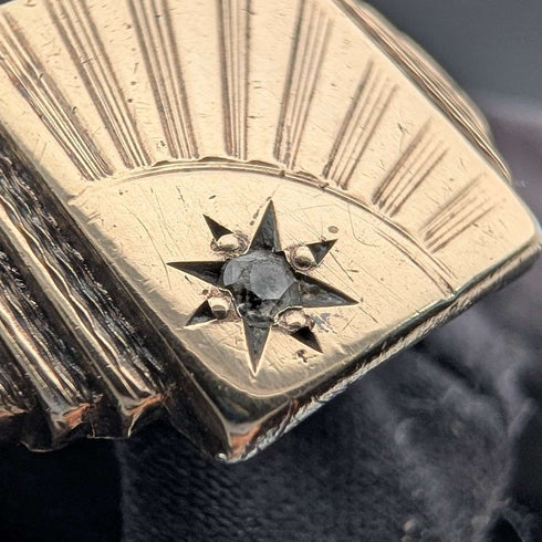 Vintage sterling silver and 9ct gold plated signet ring (size 22)