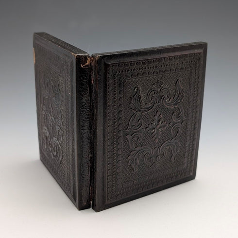 英国アンティーク レザー張りケース入り アンブロタイプ 男性写真