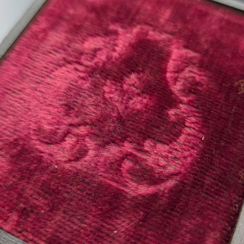 英国アンティーク レザー張りケース入り アンブロタイプ 男性写真