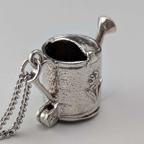 Vintage Sterling Silver Hourglass Pendant with Sterling Silver Necklace, Total 7.2g