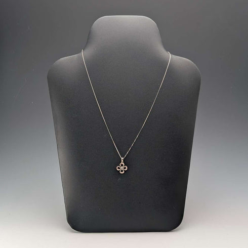 Vintage sterling silver floral pendant with stones, with sterling silver necklace, total 2g.