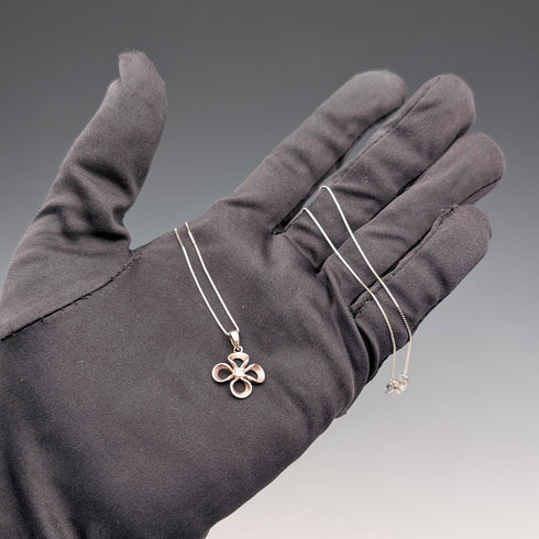 ヴィンテージ 石付き純銀製フローラルペンダント 純銀ネックレス付き 計2g