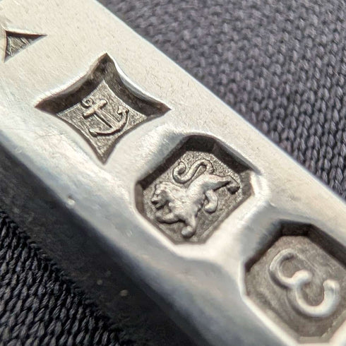 1979 UK Vintage Sterling Silver Small Ingot Pendant with Sterling Silver Necklace Total 4.4g
