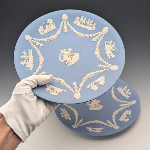 英国ヴィンテージ ウェッジウッド 天使 ジャスパーウェア製 プレートペア 直径22cm ペールブルー①