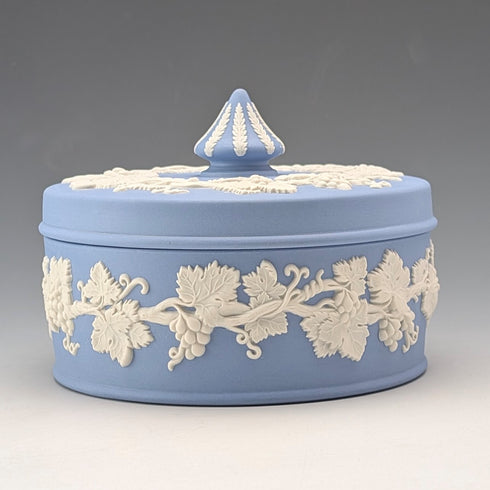 英国ヴィンテージ ウェッジウッド ジャスパーウェア製 丸型ボンボニエール ペールブルー