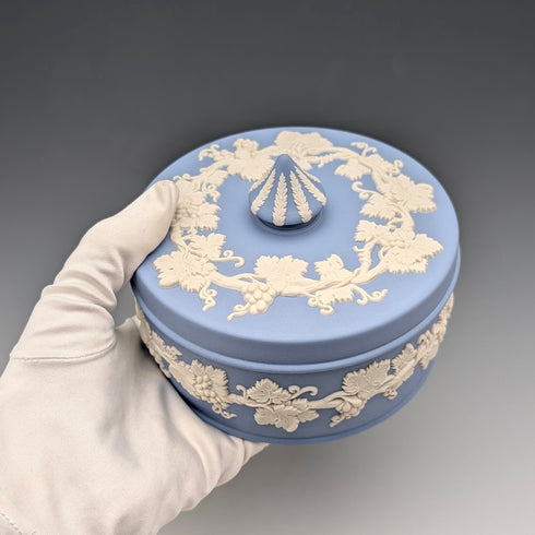 英国ヴィンテージ ウェッジウッド ジャスパーウェア製 丸型ボンボニエール ペールブルー