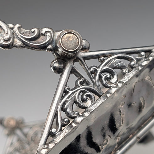 美國古董 Britannia 金屬籃,附可調式提把和支腿,產自 Meriden Britannia