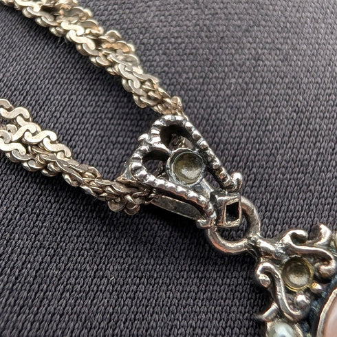 復古珍珠母貝吊墜,搭配純銀底座和純銀項鍊,重 8.1 克