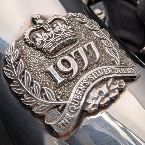 1977年 英国エリザベスⅡ世 戴冠25周年ジュビリー 純銀製マグカップ 302g Birmingham Mint 箱・説明書付き 極美品