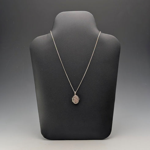 復古純銀橢圓形吊飾盒,搭配純銀項鍊,總重5.4克