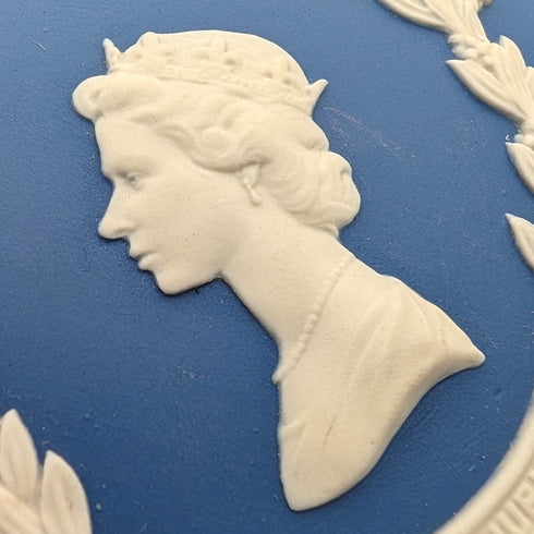 1977年韋奇伍德伊麗莎白女王登基鑽禧紀念款帶蓋首飾盒一對,皇家藍